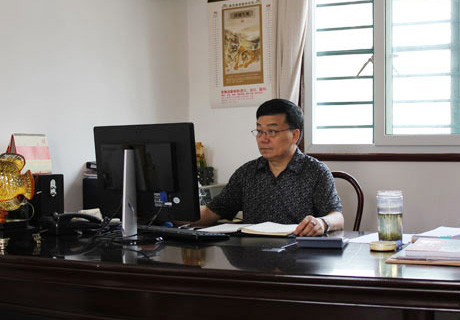 耐扣公司的帽扣質(zhì)量好、及時(shí)送貨