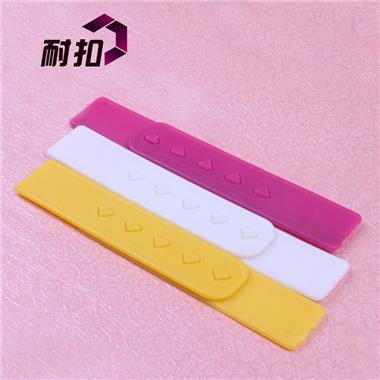 東莞廠家大量現(xiàn)貨直銷(xiāo)環(huán)保五孔帽扣 七孔排扣 膠帽尾扣